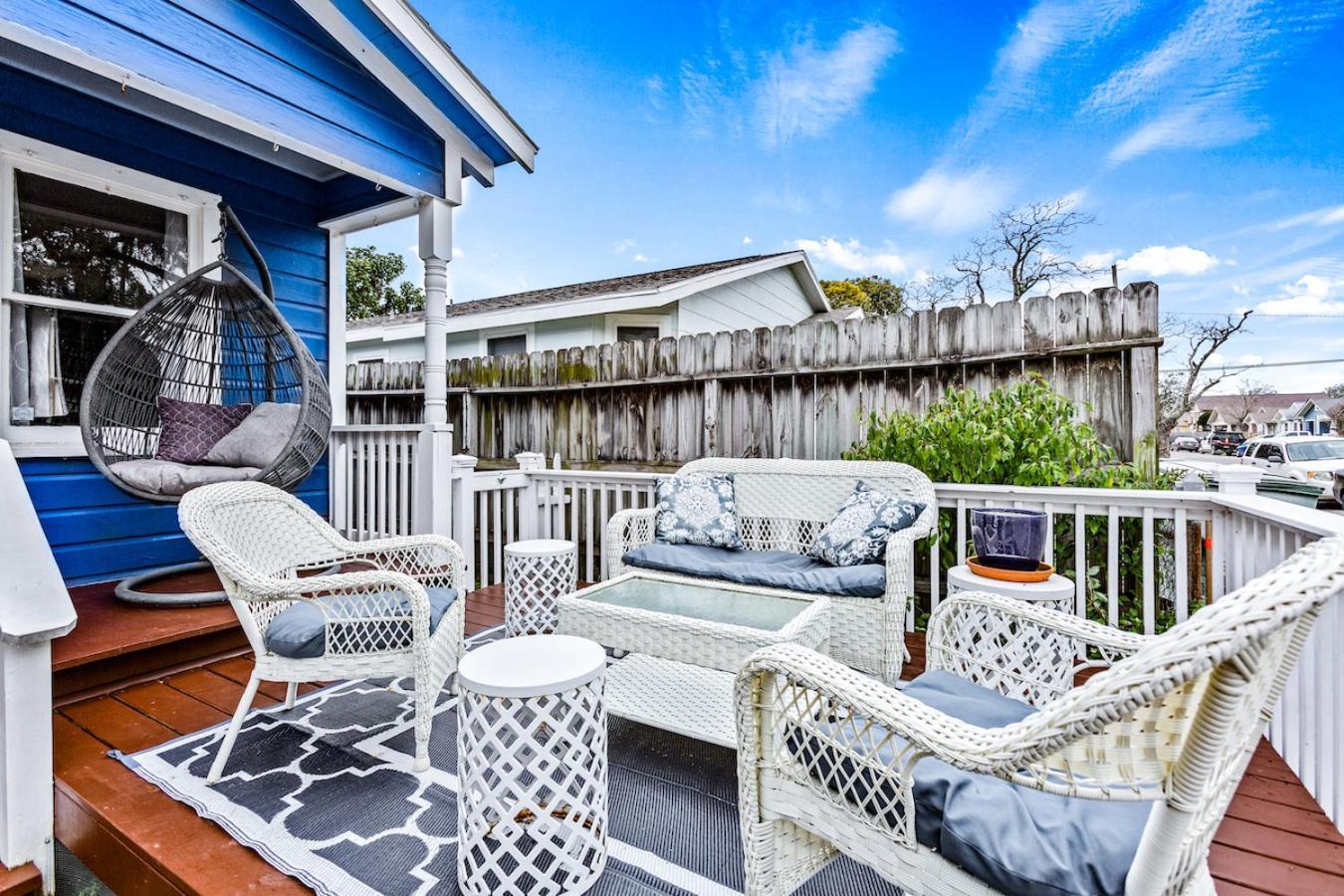 The Blue Oasis With Handicap Ramp Access Dog Friendly & Cowboy Pool Galveston Eksteriør billede